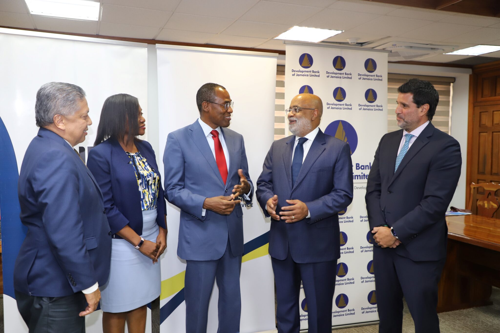 IDB and Government of Jamaica sign agreement to increase infrastructure investments
